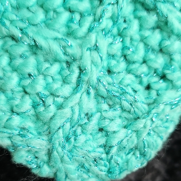 Kurt Geiger Green Cable Knit Hat and Gloves Set NWT - Picture 7 of 8